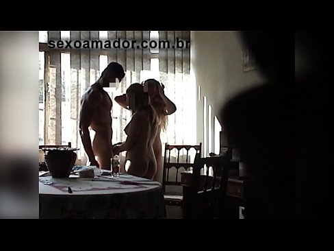 ❤️ Sex-Freunde laden einen riesigen Mann und einen Dreier mit ihm ein Fucking bei uns de.sexogolic-info.ru ❌️❤