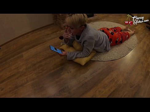 ❤️ Verrückte Blondine lutscht riesigen Schwanz und hüpft darauf herum - Analsex Fucking bei uns de.sexogolic-info.ru ❌️❤